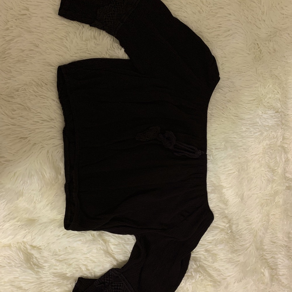 Black crop top mid sleeve